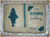 Den här tårtan gjorde jag till min jobbarkompis Lenas dotter Hanna på hennes studentdag 10/6-04. Det är en tårta i form av en uppslagen bok.
